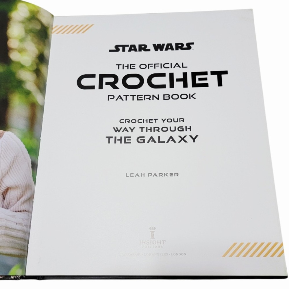 Star Wars The Official Crochet Pattern Book Leah Parker Hardcover Amigurumi - Picture 3 of 4